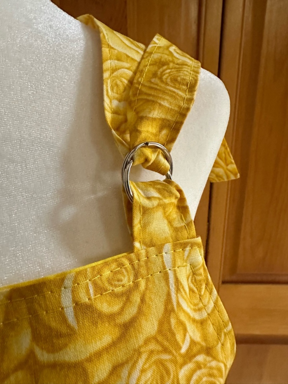 Yellow Rose Print Ruffled Apron - Picture 5 of 10